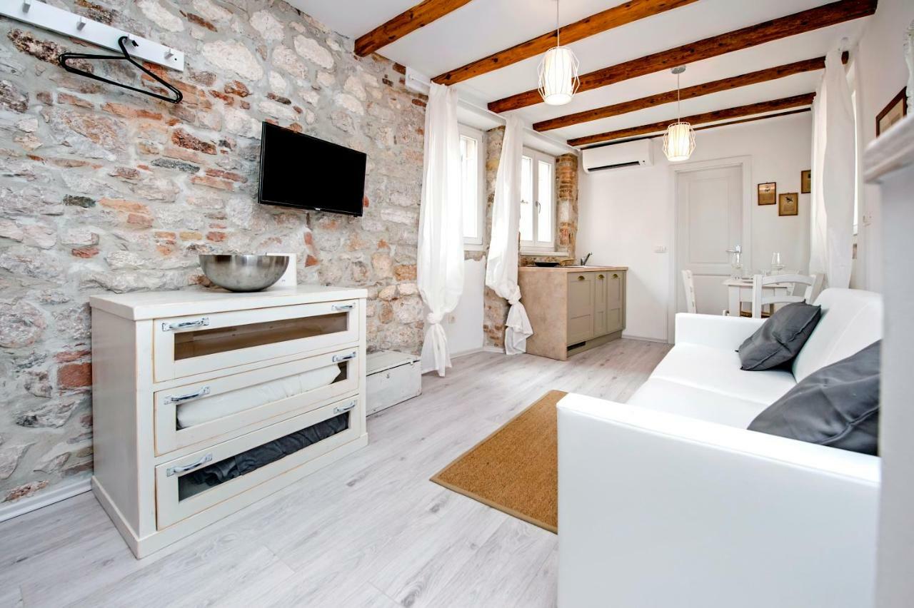 Apartment And Studio Ca' 3 Vie Rovinj Exterior photo