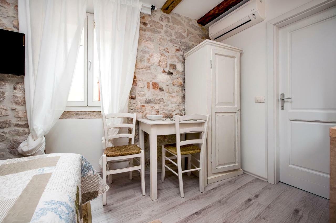 Apartment And Studio Ca' 3 Vie Rovinj Exterior photo