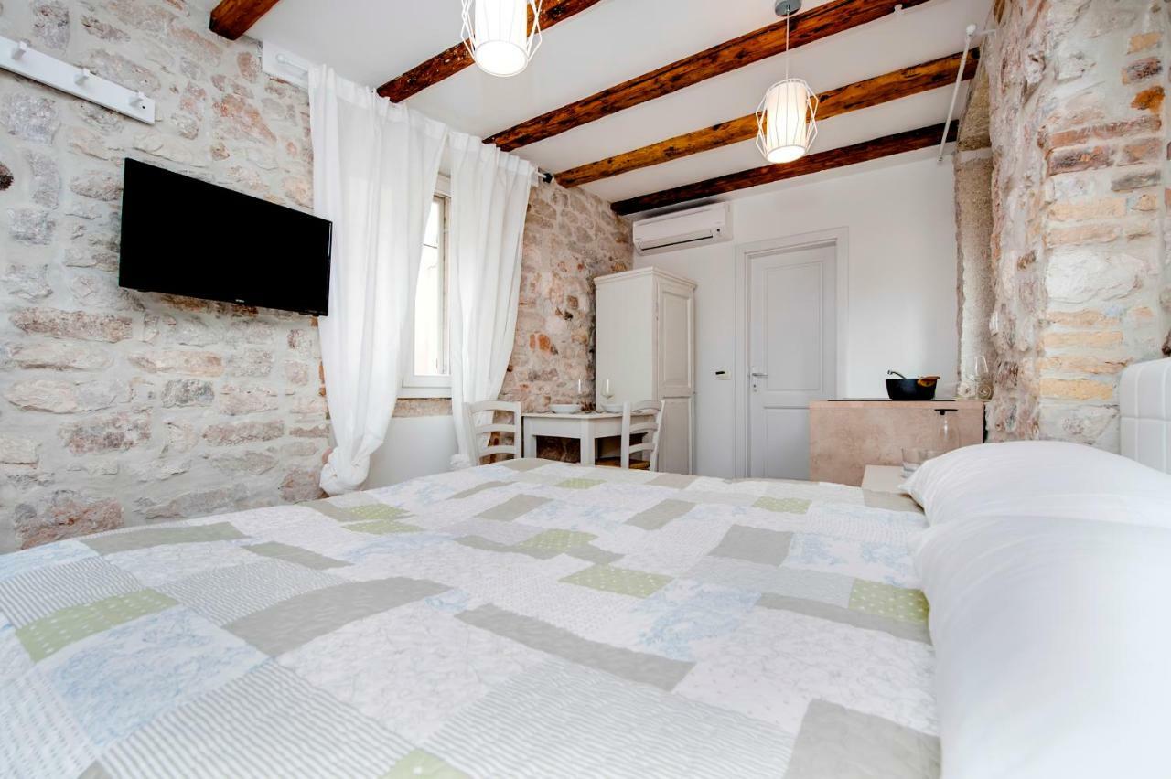 Apartment And Studio Ca' 3 Vie Rovinj Exterior photo