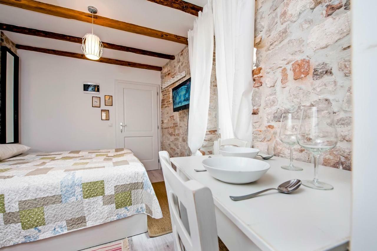 Apartment And Studio Ca' 3 Vie Rovinj Exterior photo