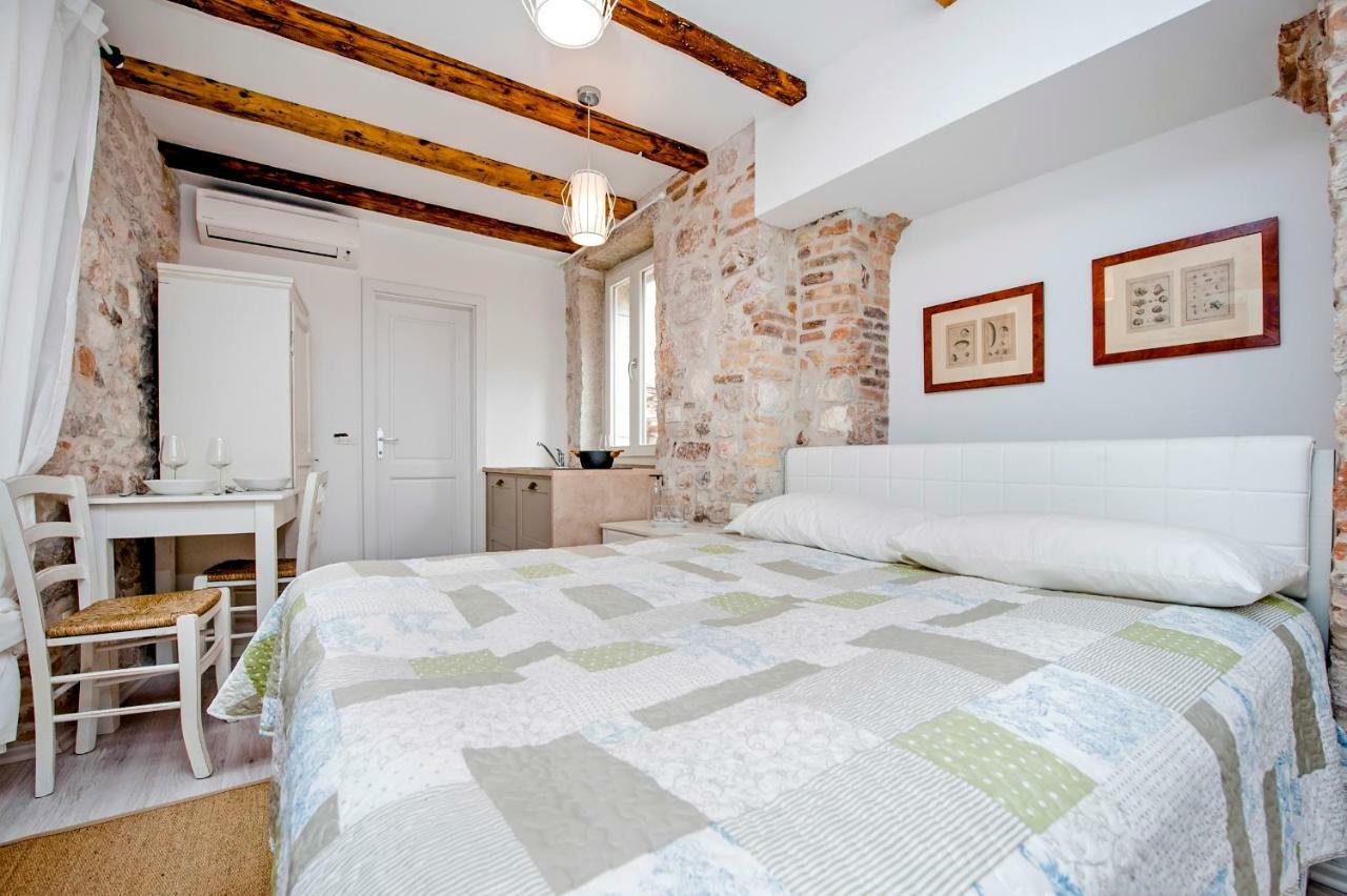 Apartment And Studio Ca' 3 Vie Rovinj Exterior photo