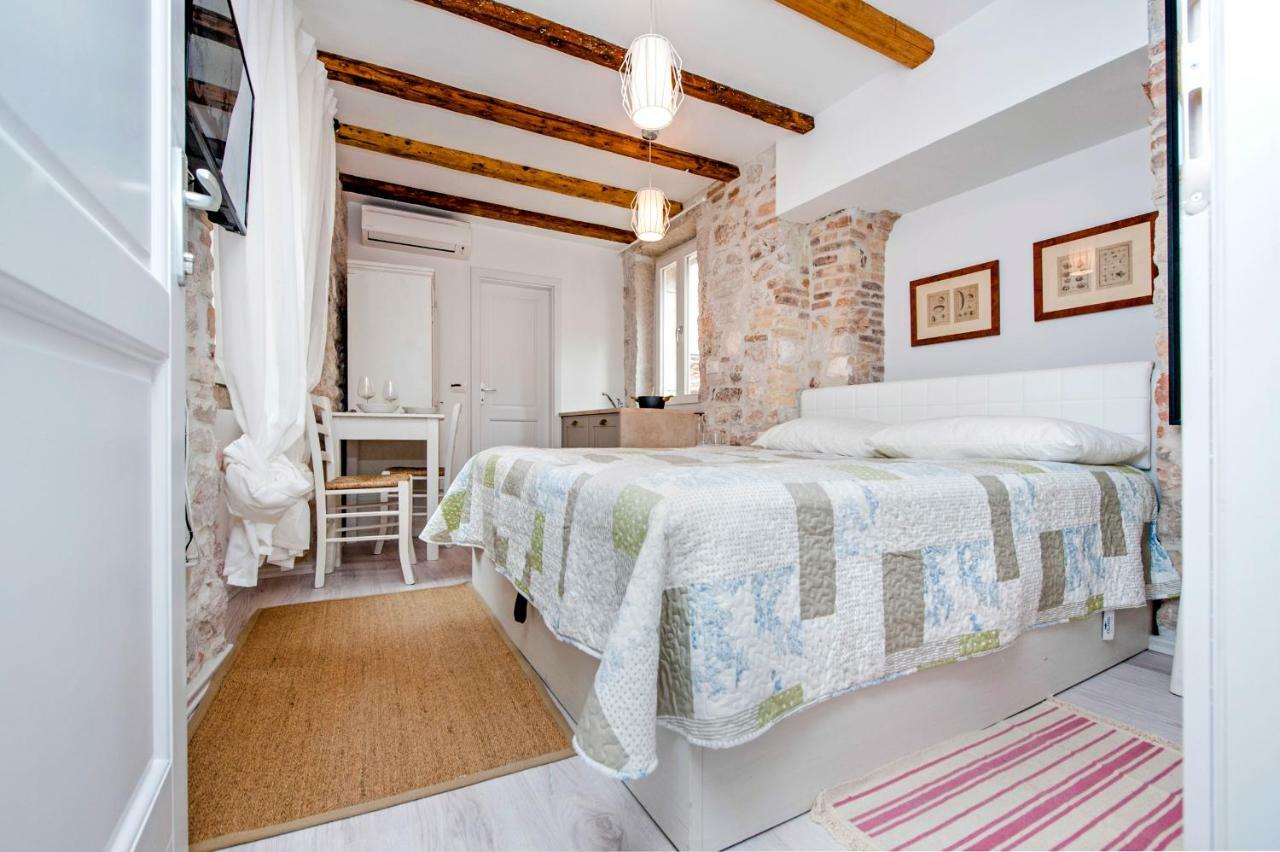 Apartment And Studio Ca' 3 Vie Rovinj Exterior photo