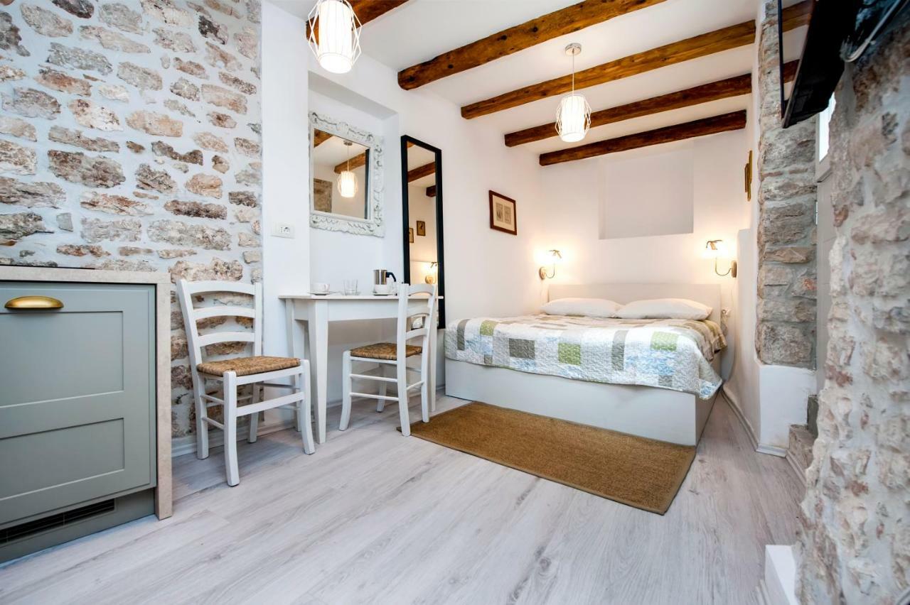 Apartment And Studio Ca' 3 Vie Rovinj Exterior photo