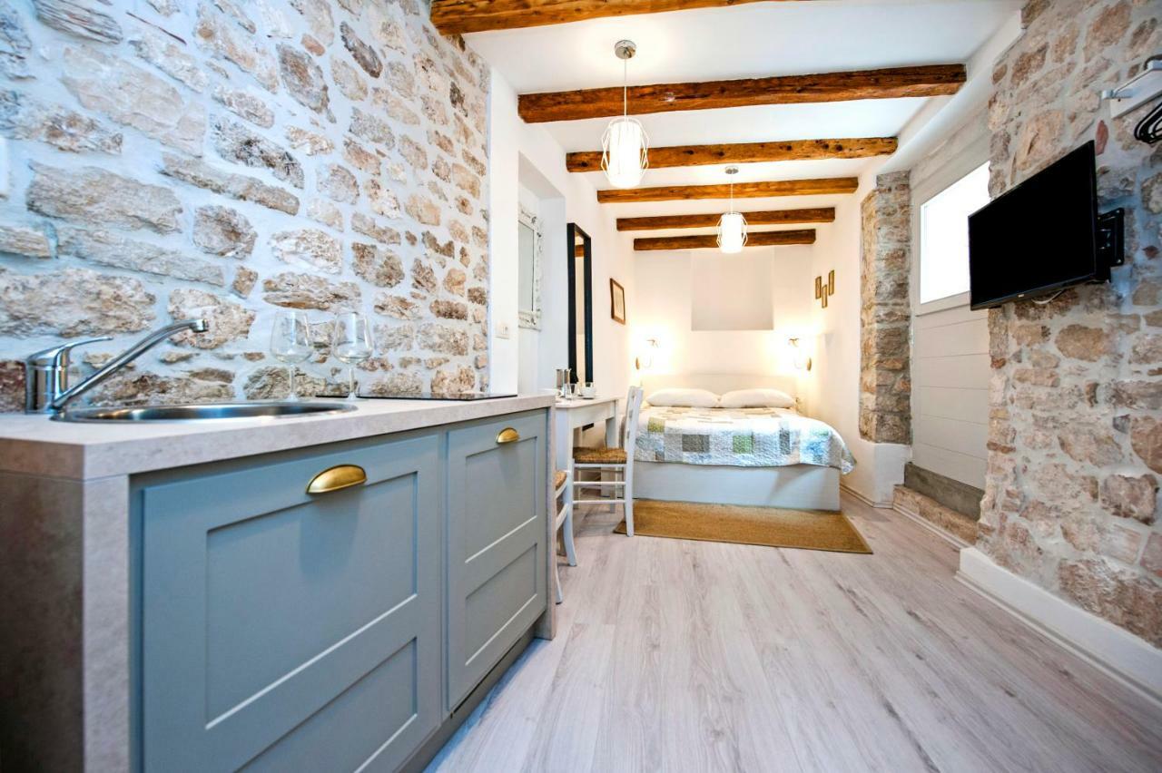 Apartment And Studio Ca' 3 Vie Rovinj Exterior photo