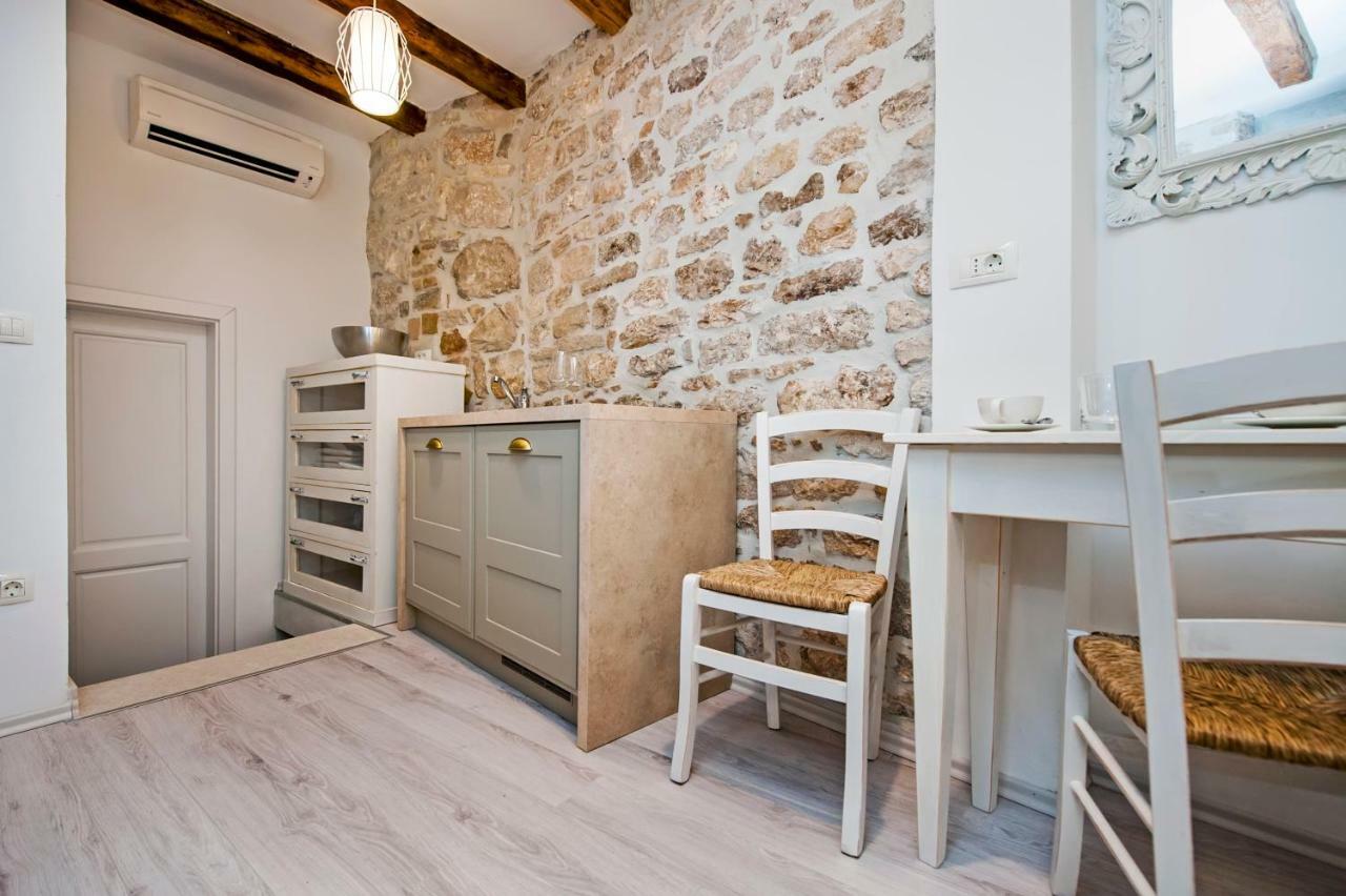 Apartment And Studio Ca' 3 Vie Rovinj Exterior photo