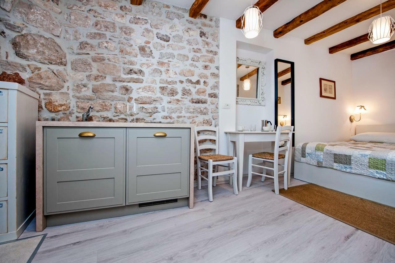 Apartment And Studio Ca' 3 Vie Rovinj Exterior photo